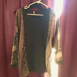 ⚡Women’s 3/4 dolman sleeved animal print top